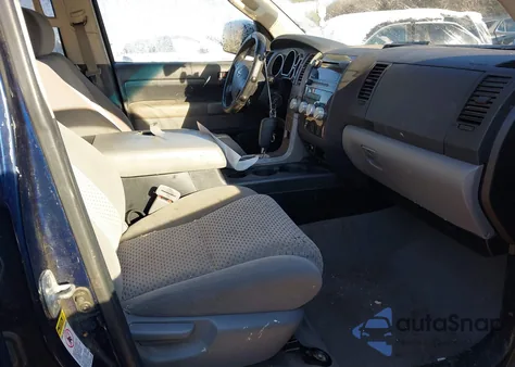 2010 Toyota Tundra Grade 5.7L V8 z USA, uszkodzony, nr VIN 5TFUY5F16AX102404